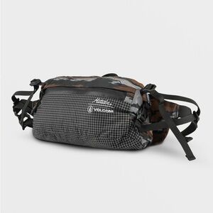VOLCOM X MATADOR FREERAIN22 WATERPROOF PACKABLE HIP PACK - BARK CAMO
